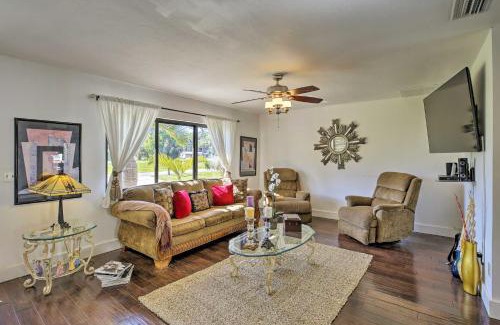 Pine Island Center Maison | Pet-Friendly Oasis with Deck and Fire Pit in Bokeelia!