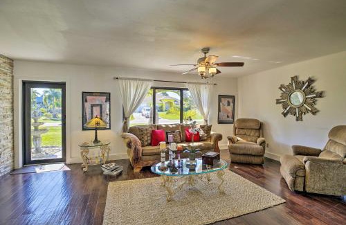 Pine Island Center Maison | Pet-Friendly Oasis with Deck and Fire Pit in Bokeelia!