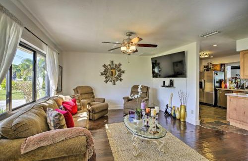 Pine Island Center Maison | Pet-Friendly Oasis with Deck and Fire Pit in Bokeelia!