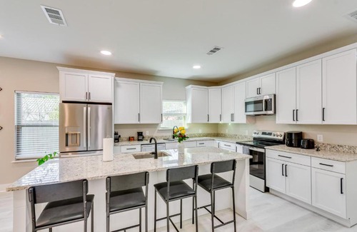 Ensley Maison | Pet-Friendly Pensacola Home Central Location