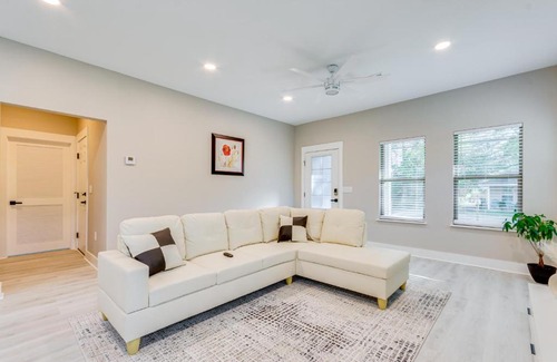 Ensley Maison | Pet-Friendly Pensacola Home Central Location