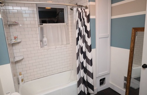 North Branford Maison | Pet Friendly Private Room with large fenced in yard.