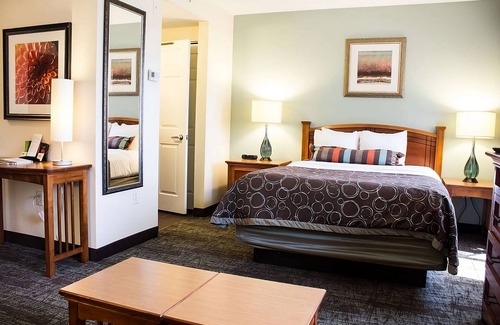 Las Colinas Hôtel | Pet-friendly Property! w/ Pool and Parking, Near Parmenter Gazebo Garden