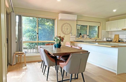 Ringwood Maison | Pet-Friendly Retreat 2BR Ringwood Prime location