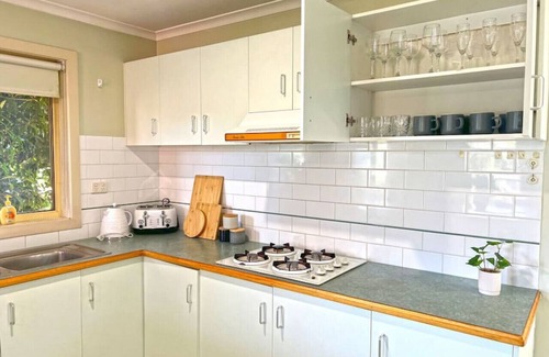 Ringwood Maison | Pet-Friendly Retreat 2BR Ringwood Prime location