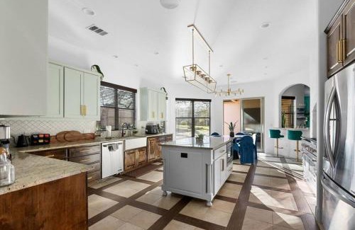 River Ridge Maison | Pet friendly Retreat in Austin with Pool-Backyard