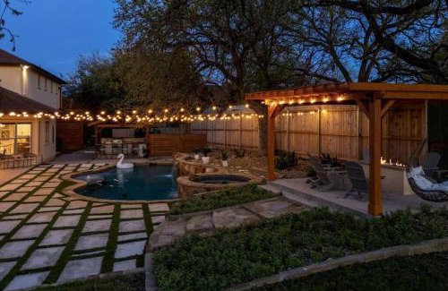River Ridge Maison | Pet friendly Retreat in Austin with Pool-Backyard