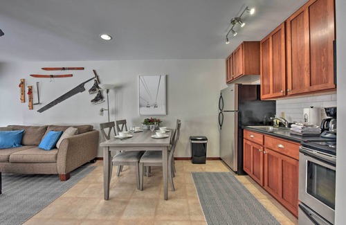 Wabasha Appartement | Pet-Friendly Retreat w/ Deck: Steps to Marina!