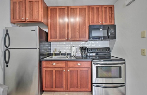 Wabasha Appartement | Pet-Friendly Retreat w/ Deck: Steps to Marina!