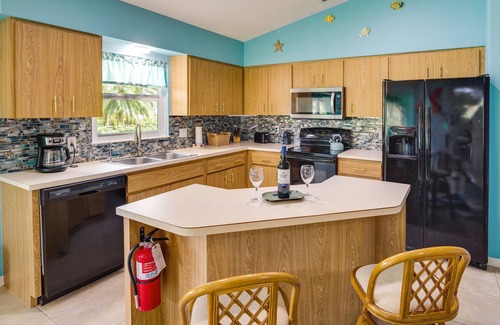 Sebastian Highlands Maison | Pet-Friendly Sebastian Home: w/ Porch + Lake View!