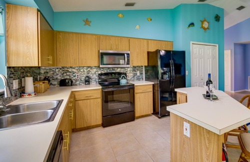 Sebastian Highlands Maison | Pet-Friendly Sebastian Home: w/ Porch + Lake View!