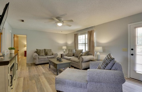 Slocomb Maison | Pet-Friendly Slocomb Vacation Rental with Sunroom!
