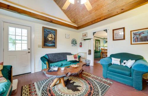 Clyde Maison | Pet-Friendly Smoky Mountain Getaway with Fire Pit!