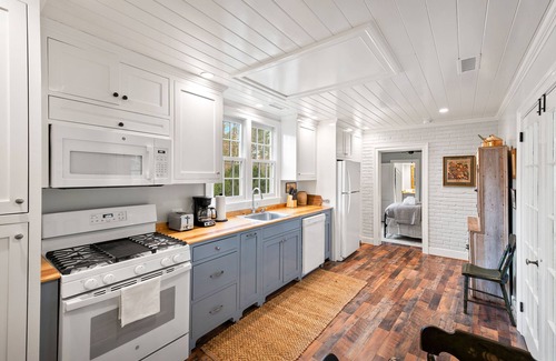 Batesville Cottage | Pet-Friendly Somerset Cottage at Ivy Cottages