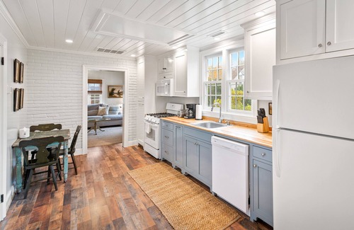 Batesville Cottage | Pet-Friendly Somerset Cottage at Ivy Cottages