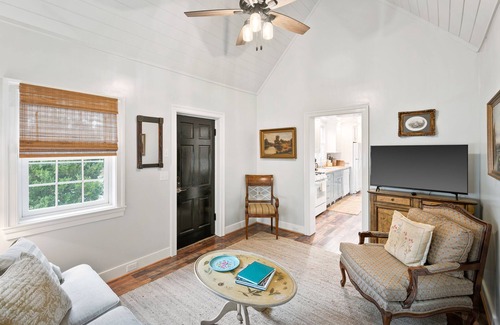 Batesville Cottage | Pet-Friendly Somerset Cottage at Ivy Cottages