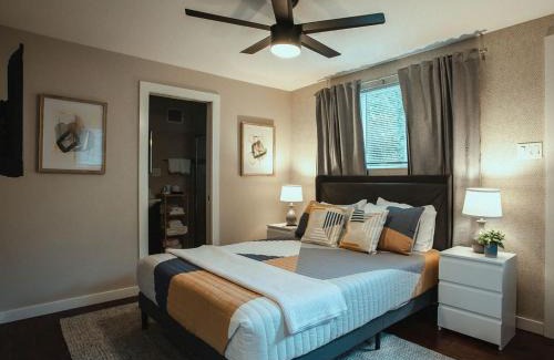 South Side Slopes Appartement | Pet-Friendly Southside Getaway - Sleeps 12