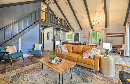 Canadian Lakes Cabine | Pet-Friendly Stanwood Sanctuary w/ Fire Pit!