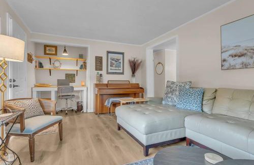 Newport Maison | Pet friendly - steps to water!