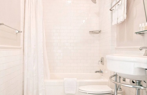 Goose Hollow Hôtel | Pet-friendly Suite, Near Providence Park! Onsite Dining and Fitness Center!