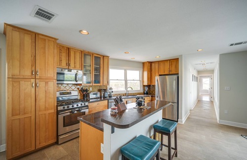 Llano Maison | Pet-Friendly Texas Retreat w/ Deck & Gas Grill!
