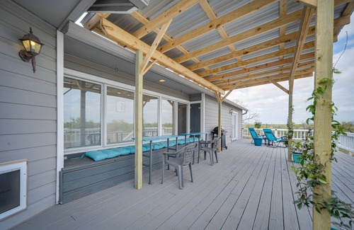 Llano Maison | Pet-Friendly Texas Retreat w/ Deck & Gas Grill!