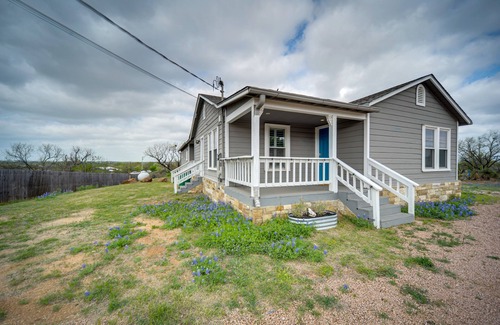 Llano Maison | Pet-Friendly Texas Retreat w/ Deck & Gas Grill!