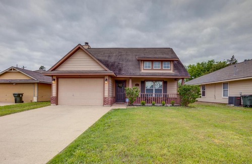 Bryan Maison | Pet-Friendly Texas Retreat with Fenced-In Yard!