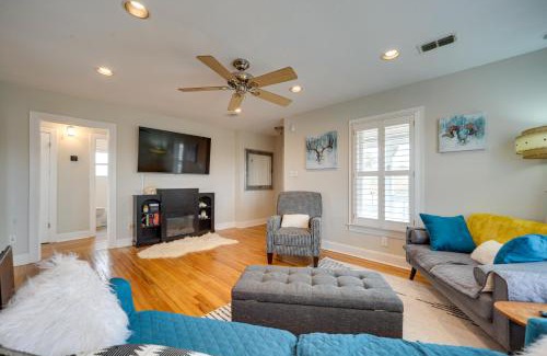 Llano Maison | Pet-Friendly Texas Retreat with Deck and Gas Grill!