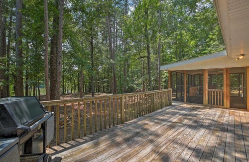 Toccoa Maison | Pet-Friendly Toccoa Home with Deck and Lake Access!