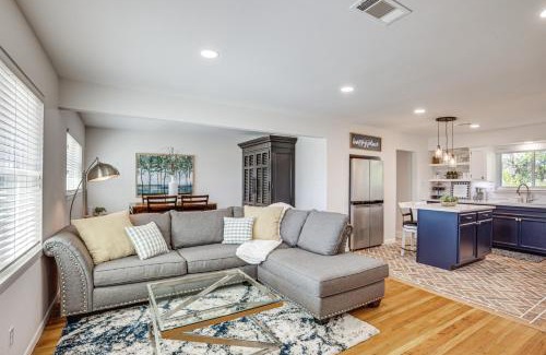 Tomball Maison | Pet-Friendly Tomball Cottage Steps to Downtown!