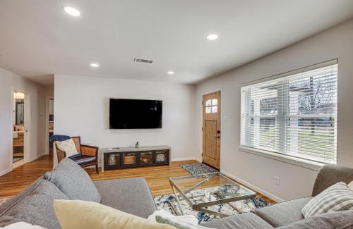 Tomball Maison | Pet-Friendly Tomball Cottage Steps to Downtown!