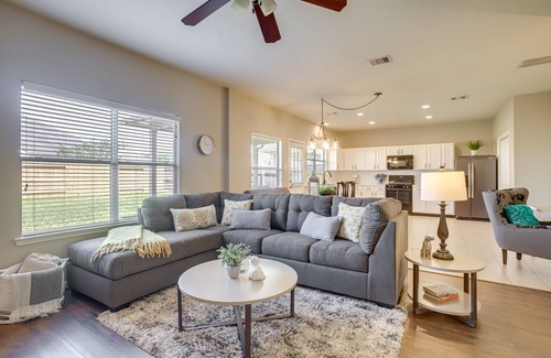 Tomball Maison | Pet-Friendly Tomball Home ~ 8 Mi to Burroughs Park