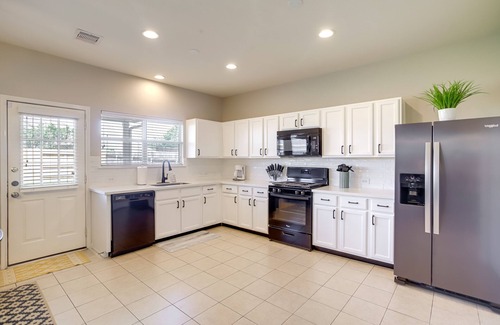 Tomball Maison | Pet-Friendly Tomball Home ~ 8 Mi to Burroughs Park