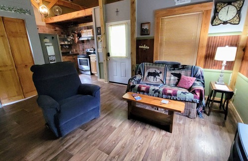 Ivanhoe Cabine | Pet-friendly, Tranquil Setting, Step onto NRT, Hike, Bike, Fish, Kayak
