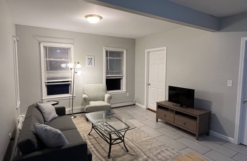 Malden Copropriété | Pet-Friendly Two-Bedroom Condo just 15 minutes' Drive from Downtown