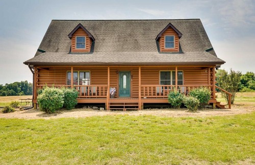 Vienna Maison | Pet-Friendly Vienna Cabin with Screened-In Porch!