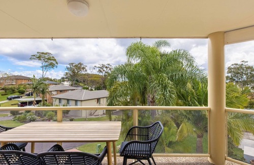 Corlette Maison | pet friendly - Views- Meters to the Beach & Anchorage Port Stephens