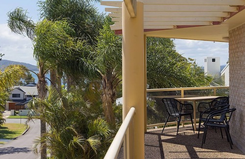 Corlette Maison | pet friendly - Views- Meters to the Beach & Anchorage Port Stephens