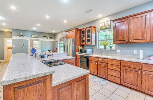 Vilonia Maison | Pet-Friendly Vilonia Home w/ Fenced Yard & Grill!