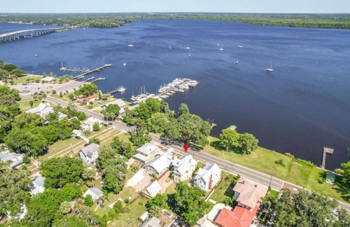 Palatka Maison | Pet friendly water front home in Palatka South Historic District with private dock that sleeps 8