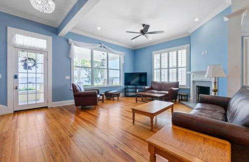 Palatka Maison | Pet friendly water front home in Palatka South Historic District with private dock that sleeps 8