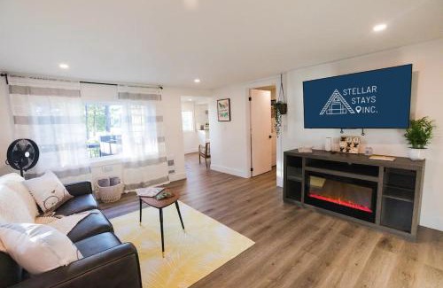 Tudor and Cashel Maison | Pet Friendly Waterfront BBQ Firepit Half hr from GTA