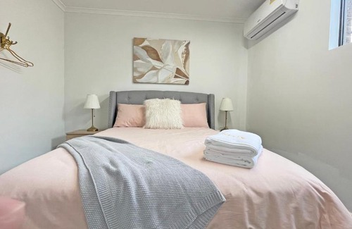 Ringwood Maison | Pet Friendly Well-appointed 3BM Retreat Parking Netflix