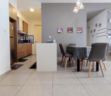 Kampung Pasir Appartement | Petalz Residence Family Suite near Mid Valley, Bukit Jalil, Sunway