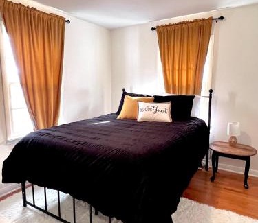 University Heights Maison | Pete's Place - Walking distance to U of IA!