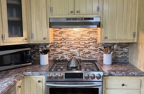 Laurens Maison | Peterson Place - Large updated farmhouse, pool, fire pit, close to Oneonta