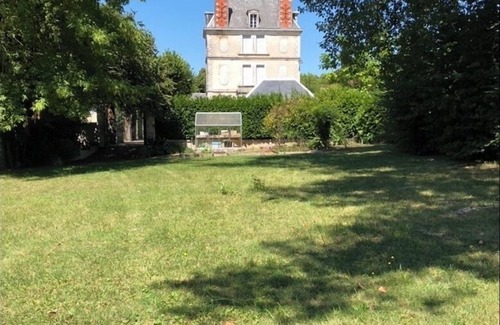 Saint-Astier Maison | Petit château de l’époque de la Belle Époque sur les rives de l’Isle.