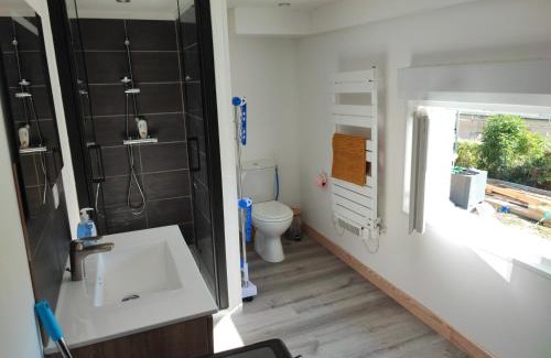 Susville Appartement | Petit Coin de Bonheur studio Neuf climatisé avec terrasse et parking privé à 5mins du Centre-ville
