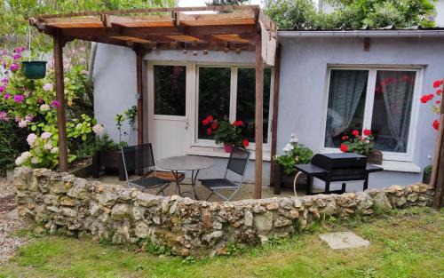 Saint-Pierre-la-Garenne Maison | Petit cottage
